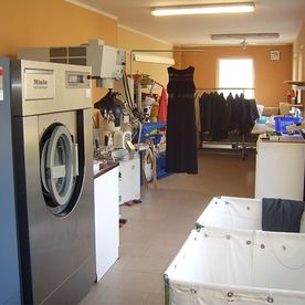 Wäschetruhe Wiedner in Dahme – Reinigungsraum